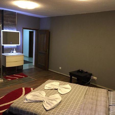Family White Hotel Gjilan Экстерьер фото