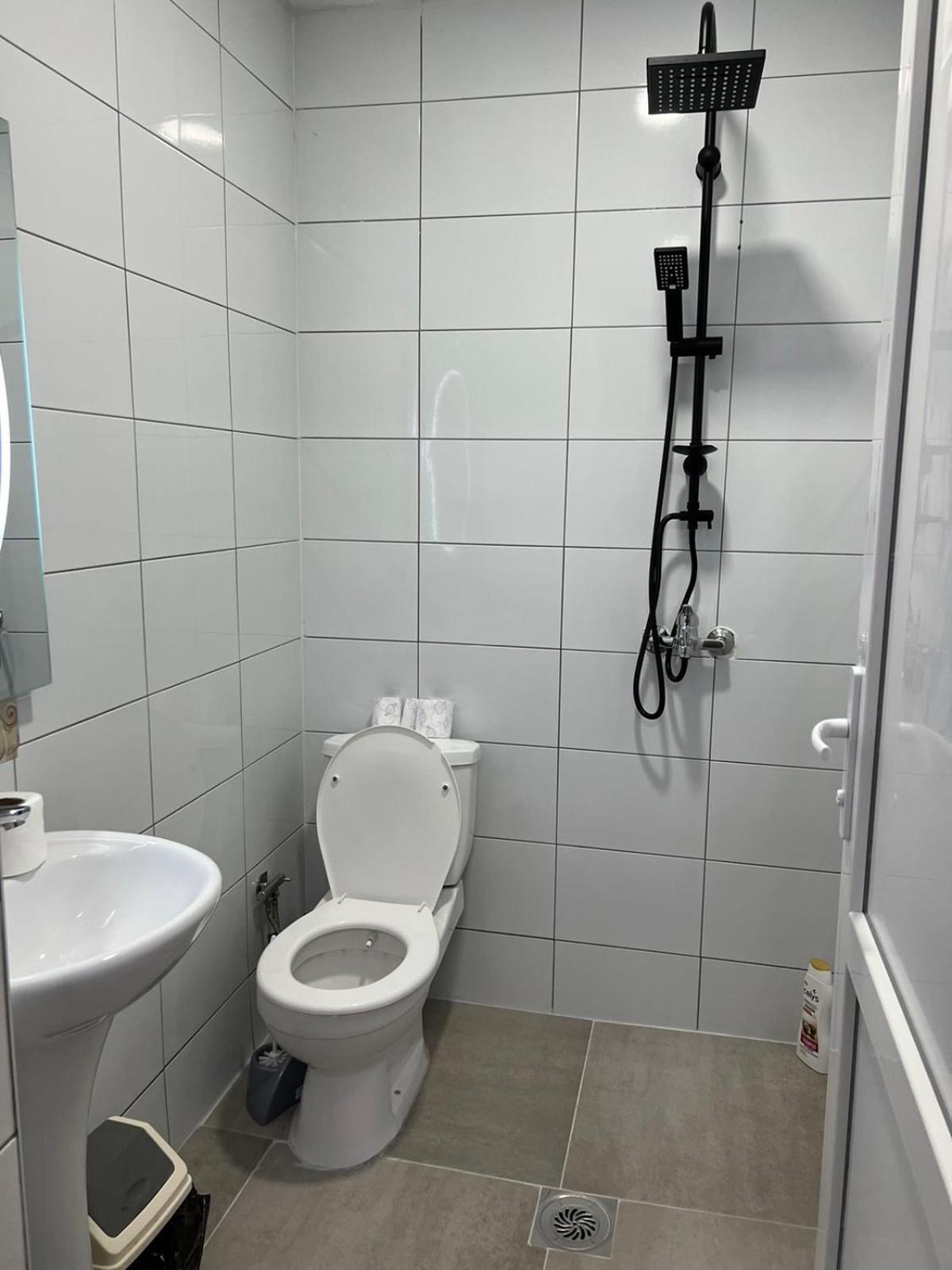 Family White Hotel Gjilan Экстерьер фото