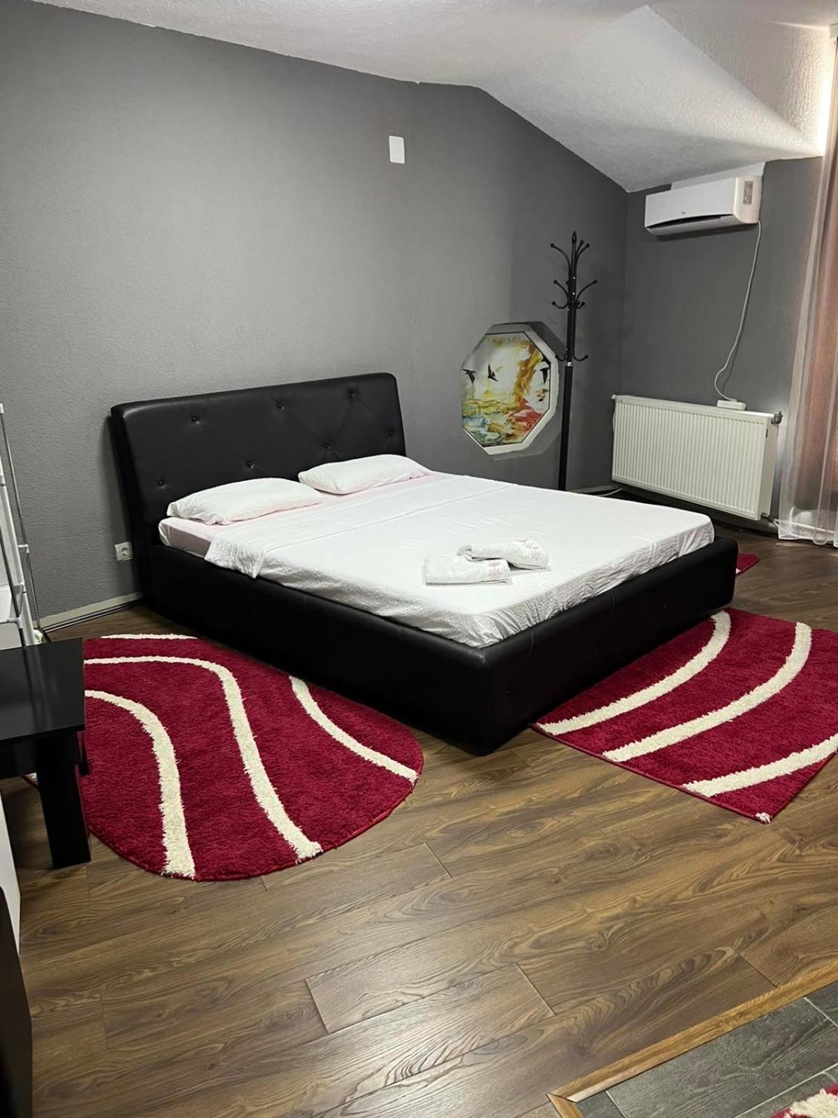 Family White Hotel Gjilan Экстерьер фото
