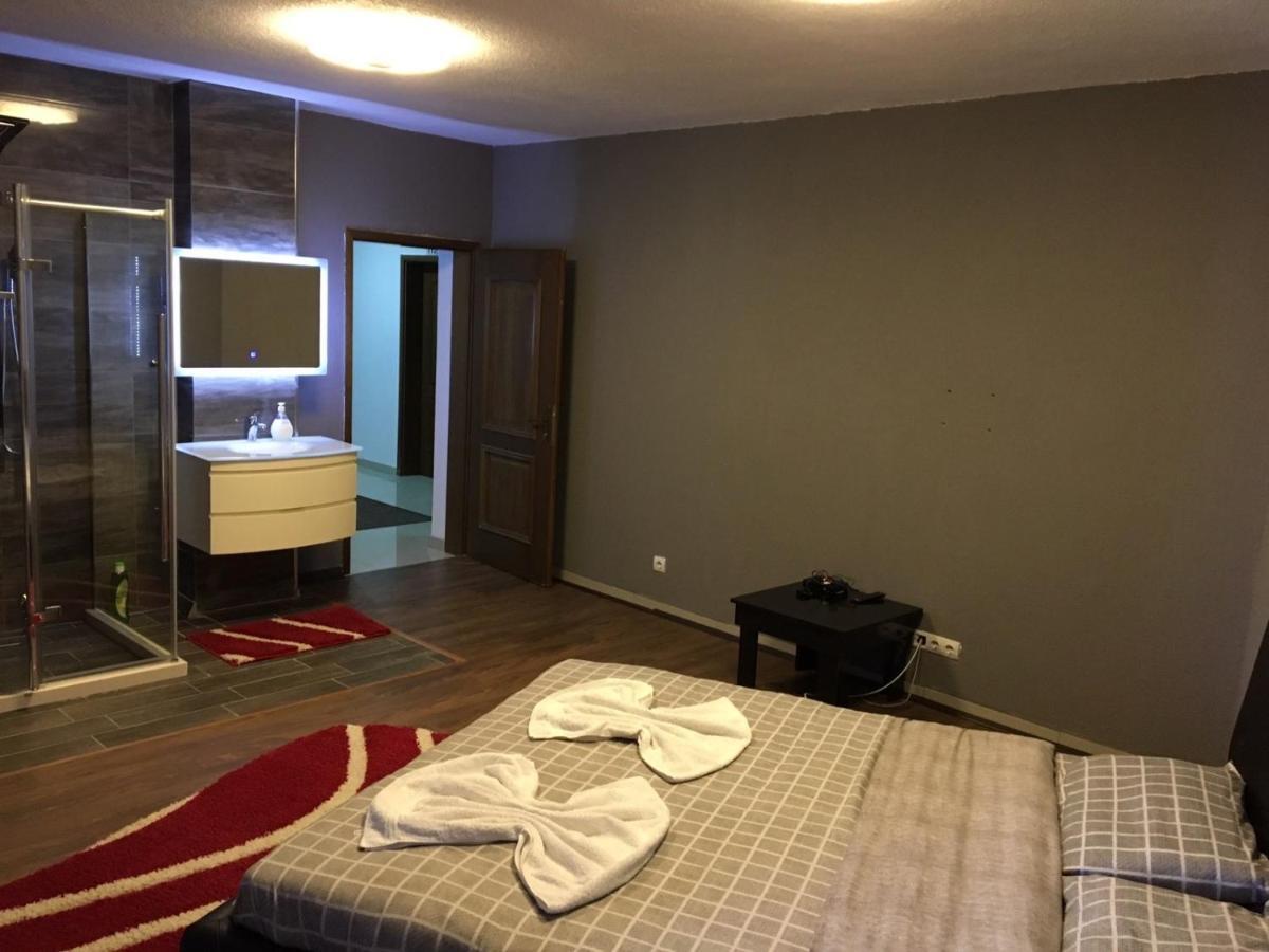 Family White Hotel Gjilan Экстерьер фото